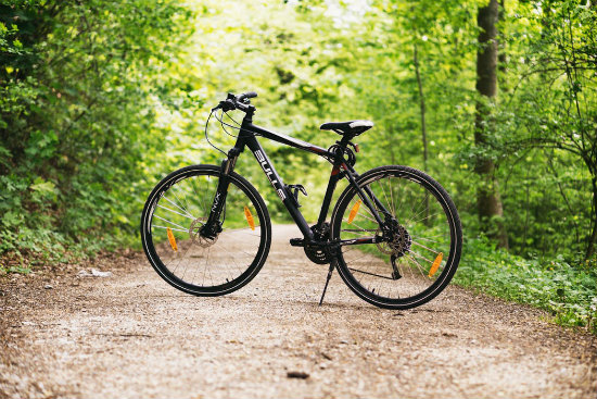 All-terrain bike: Black colored. 28 rim.